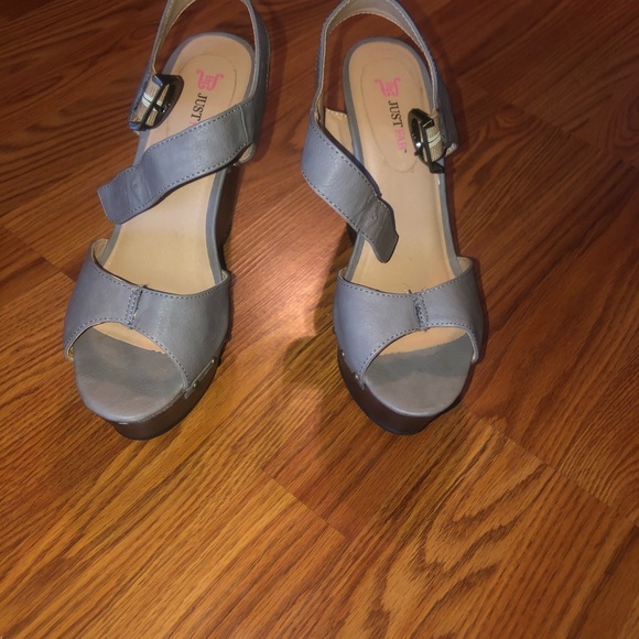 Gray Platform Wedge Sandals - Picture 3 of 3
